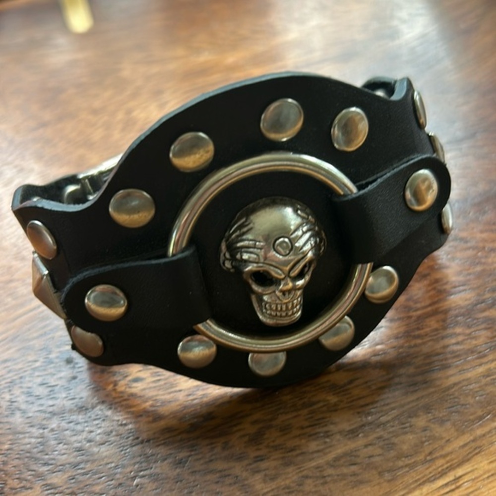 Goth Skull Bracelet !!!